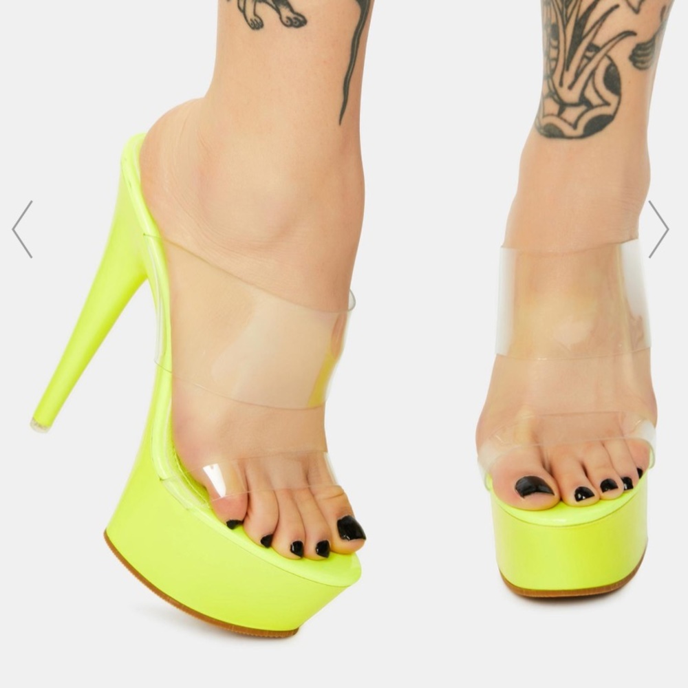 Glow in the dark platform heels size 10, runs small can fit size 9, never worn